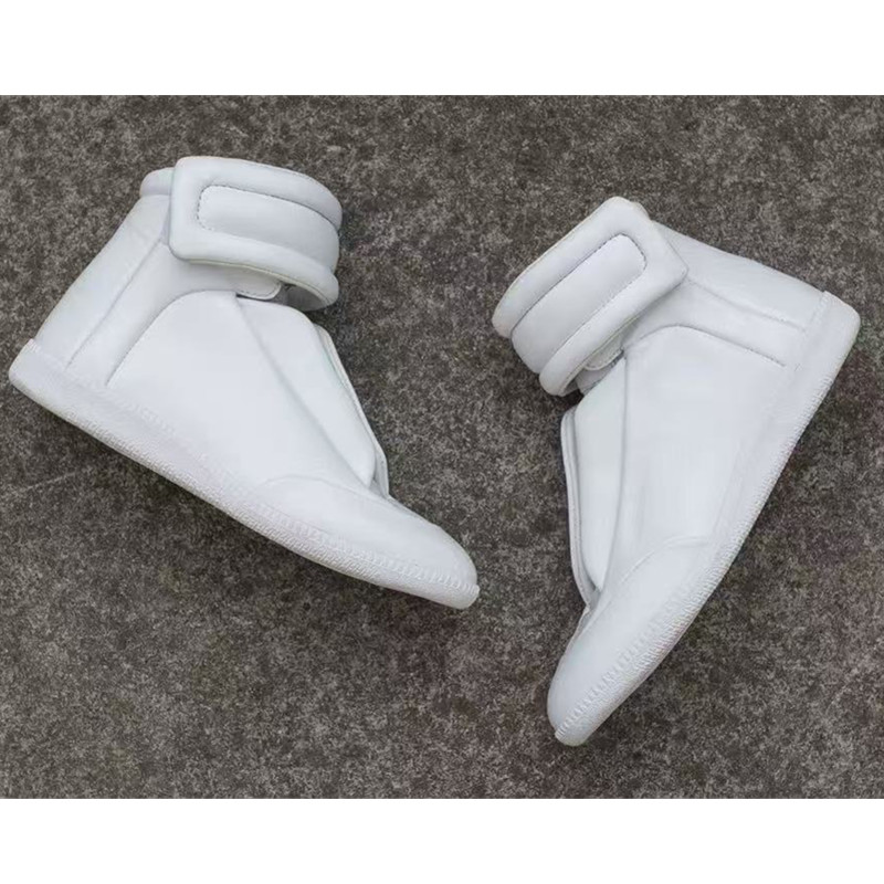 Women Futuristic Slip On High  - Circle Hook Set 评论和价格